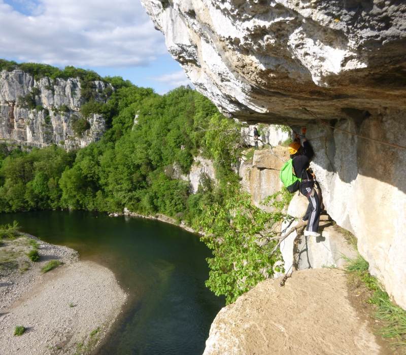 Via corda dans les gorges du Chassezac